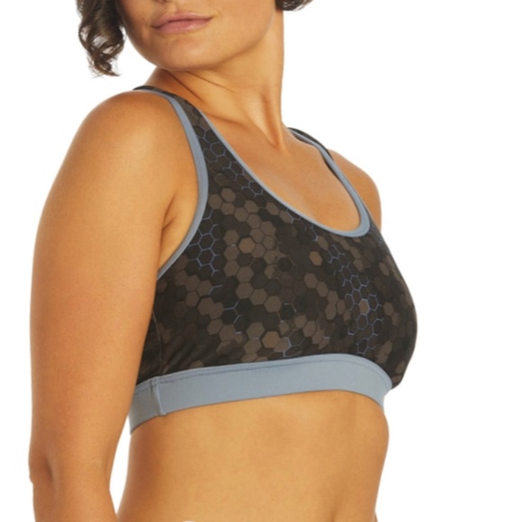 NWT TYR Racerback Sports Bra Bikini Top Size 8 Snug Fit Band Size 28" to 34" - Picture 3 of 16